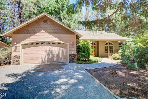 188 VERDE LN, MERLIN, OR 97532 - Image f1c322e7aff621a809c480e5a0a2b4ef/74931902