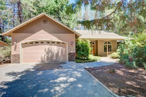 Photo of 188 Verde Lane, Merlin, OR 97532 (MLS # 220225393)