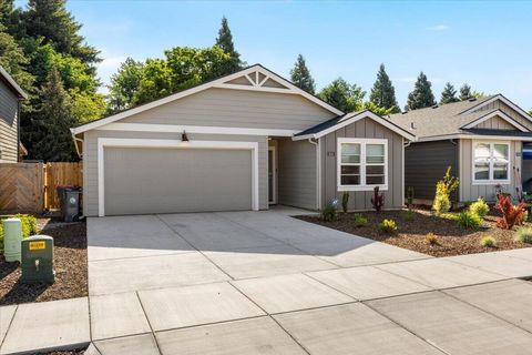2810 Bear Cub Drive Medford OR 97501