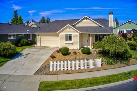 Tiny photo for 3633 SW 29th Street, Redmond, OR 97756 (MLS # 220224598)