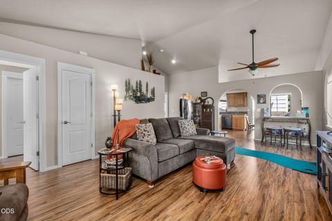 Tiny photo for 3633 SW 29th Street, Redmond, OR 97756 (MLS # 220224598)