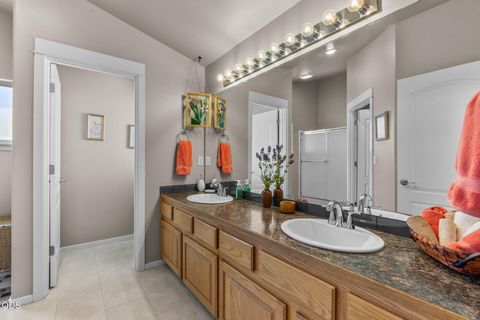 Tiny photo for 3633 SW 29th Street, Redmond, OR 97756 (MLS # 220224598)