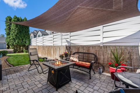 Tiny photo for 3633 SW 29th Street, Redmond, OR 97756 (MLS # 220224598)
