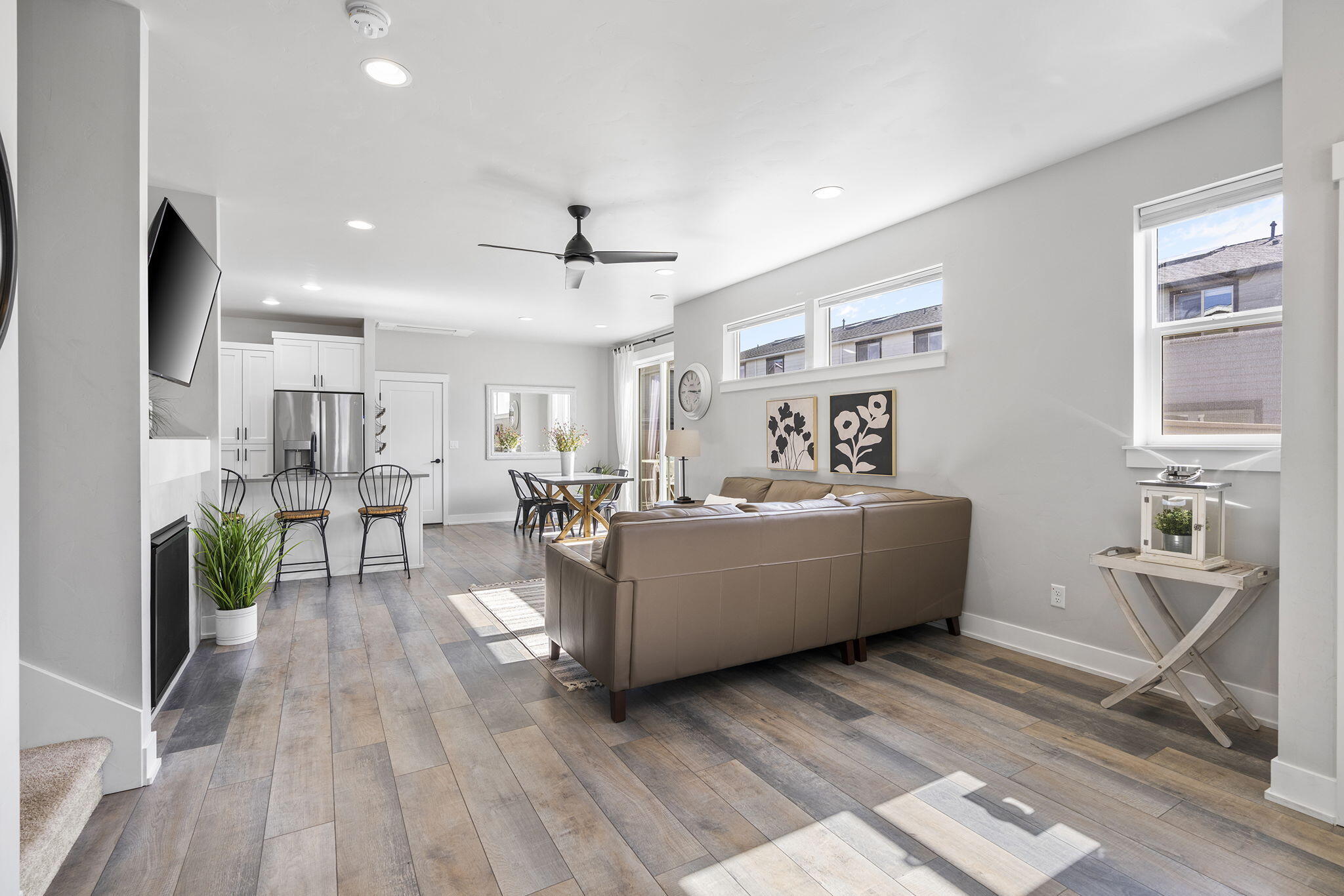 3722 NE Petrosa Avenue