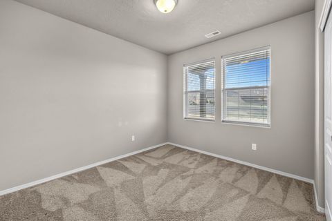Tiny photo for 2691 NE 6th Drive, Redmond, OR 97756 (MLS # 220215610)