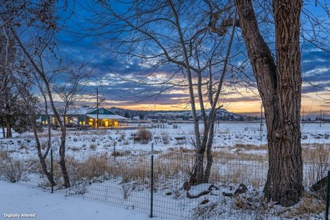 Tiny photo for 2691 NE 6th Drive, Redmond, OR 97756 (MLS # 220215610)