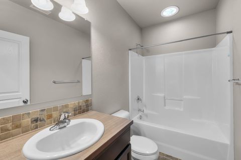 Tiny photo for 2691 NE 6th Drive, Redmond, OR 97756 (MLS # 220215610)