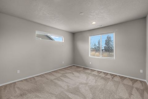 Tiny photo for 2691 NE 6th Drive, Redmond, OR 97756 (MLS # 220215610)