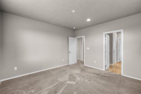 Tiny photo for 2691 NE 6th Drive, Redmond, OR 97756 (MLS # 220215610)