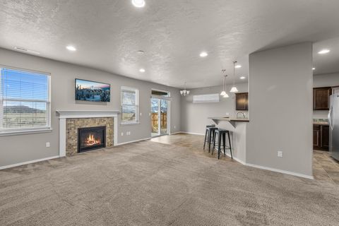 Tiny photo for 2691 NE 6th Drive, Redmond, OR 97756 (MLS # 220215610)