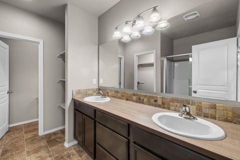 Tiny photo for 2691 NE 6th Drive, Redmond, OR 97756 (MLS # 220215610)