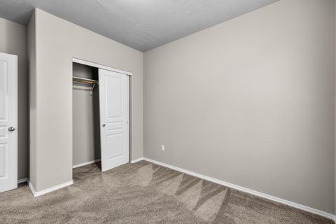 Tiny photo for 2691 NE 6th Drive, Redmond, OR 97756 (MLS # 220215610)