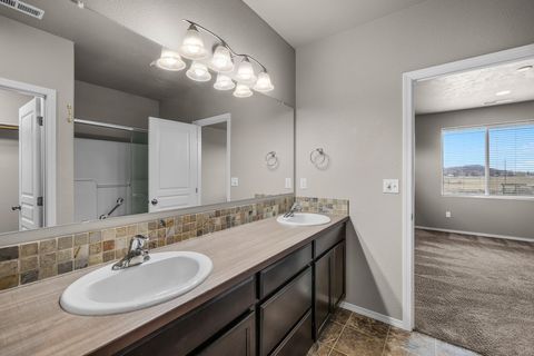 Tiny photo for 2691 NE 6th Drive, Redmond, OR 97756 (MLS # 220215610)