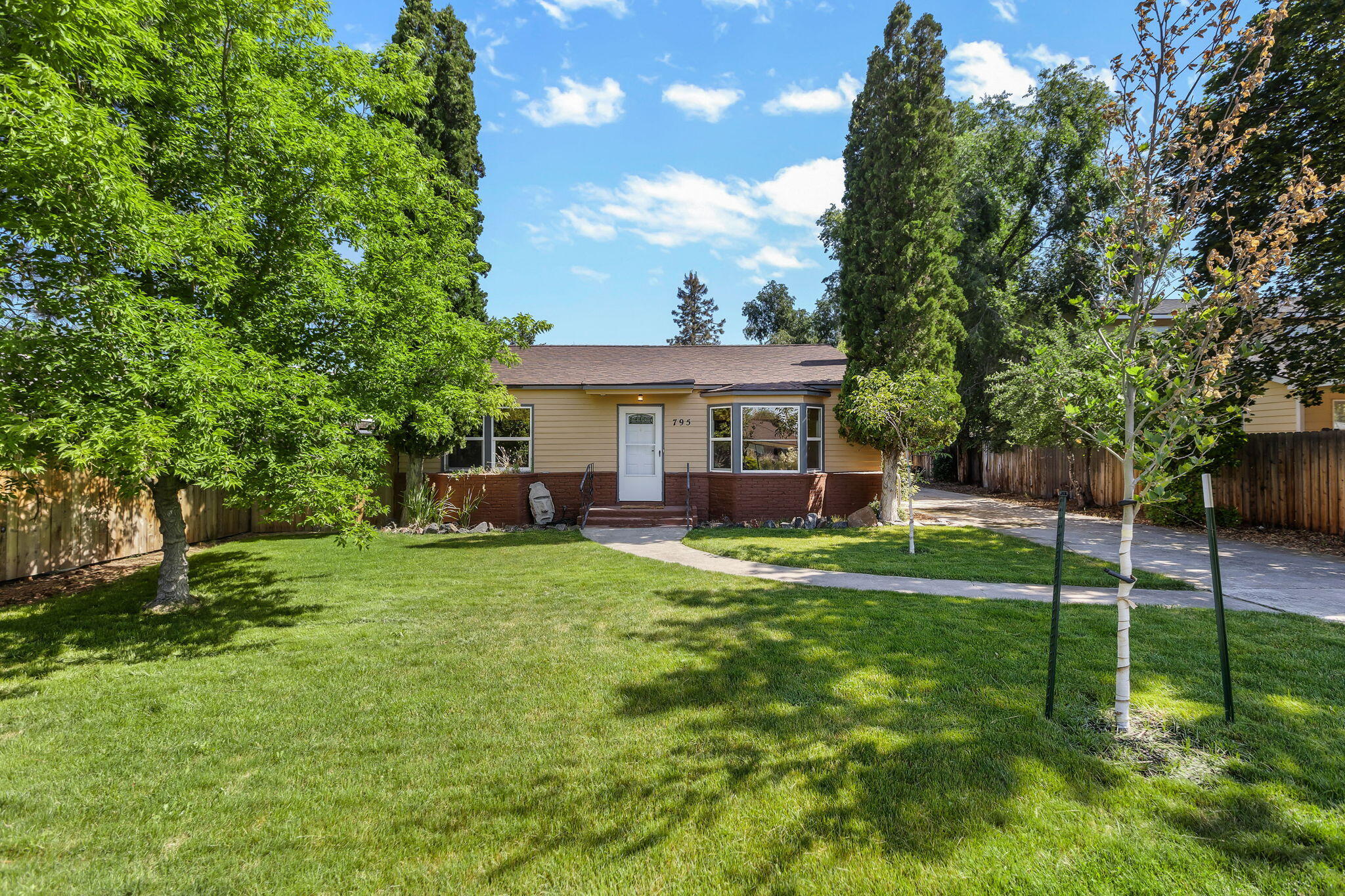 795 NE Ochoco Avenue