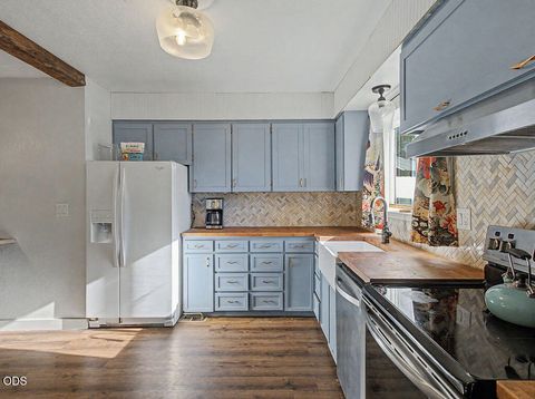 Tiny photo for 3330 Orindale Road, Klamath Falls, OR 97601 (MLS # 220224559)