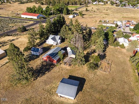 Tiny photo for 3330 Orindale Road, Klamath Falls, OR 97601 (MLS # 220224559)
