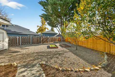 Tiny photo for 465 Creekside Circle, Central Point, OR 97502 (MLS # 220212149)