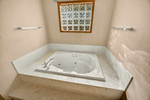 Tiny photo for 465 Creekside Circle, Central Point, OR 97502 (MLS # 220212149)