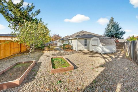 Tiny photo for 465 Creekside Circle, Central Point, OR 97502 (MLS # 220212149)