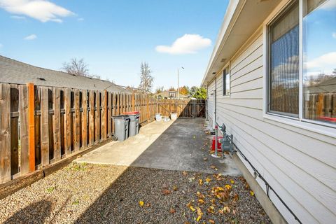 Tiny photo for 465 Creekside Circle, Central Point, OR 97502 (MLS # 220212149)