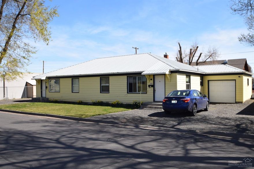 Duplex Zoned C2. 2 bed/1 bath units and a 1 bedroom/1 bathroom cottage. Remodeled in 2012. All units have finish garage except for Unit 636. Cottage has wall A/C. Excellent occupancy history. Owner managed and maintained. All properties in excellent shape.