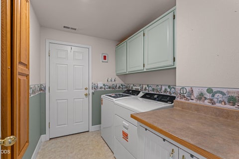 Tiny photo for 2690 SW Trinity Way, Grants Pass, OR 97527 (MLS # 220223309)