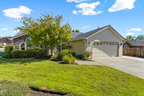 Photo of 2690 SW Trinity Way, Grants Pass, OR 97527 (MLS # 220223309)