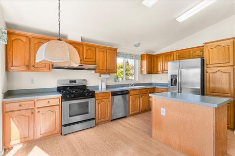 Tiny photo for 206 Eagle View Drive, Eagle Point, OR 97524 (MLS # 220220178)