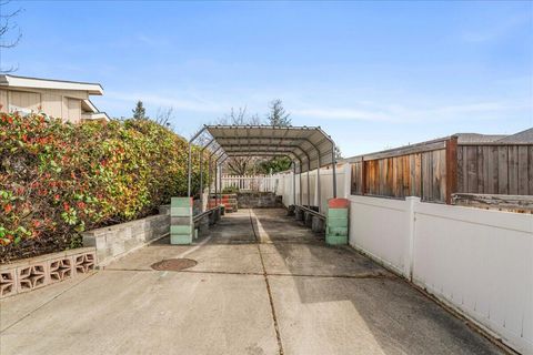 Tiny photo for 206 Eagle View Drive, Eagle Point, OR 97524 (MLS # 220220178)