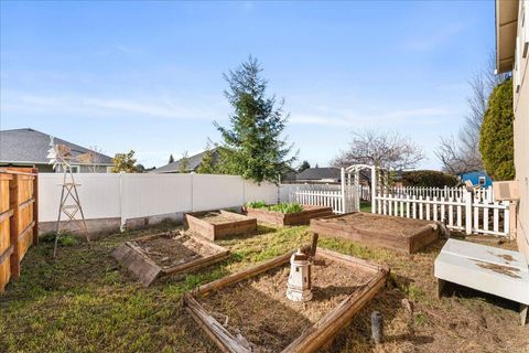 Tiny photo for 206 Eagle View Drive, Eagle Point, OR 97524 (MLS # 220220178)