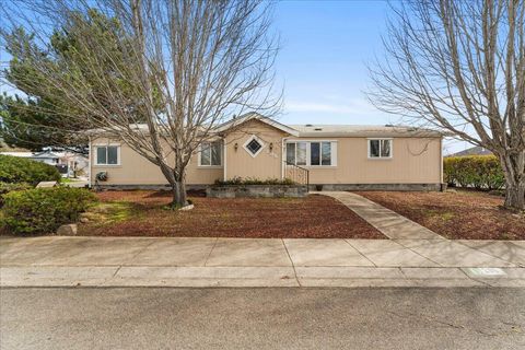 Tiny photo for 206 Eagle View Drive, Eagle Point, OR 97524 (MLS # 220220178)