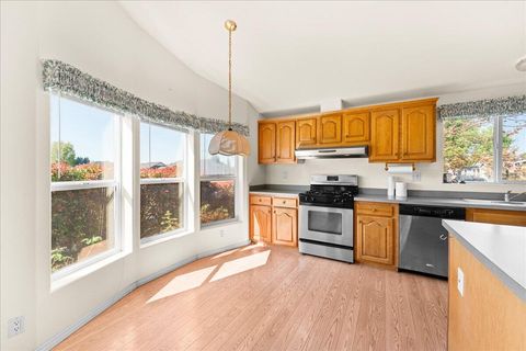 Tiny photo for 206 Eagle View Drive, Eagle Point, OR 97524 (MLS # 220220178)