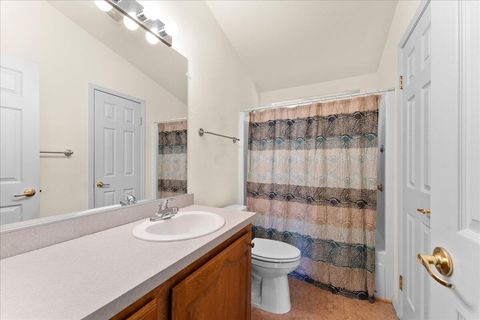 Tiny photo for 206 Eagle View Drive, Eagle Point, OR 97524 (MLS # 220220178)