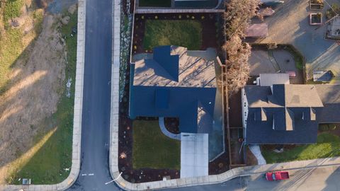 Tiny photo for 1645 NW Williamsburg Drive, Grants Pass, OR 97526 (MLS # 220214039)