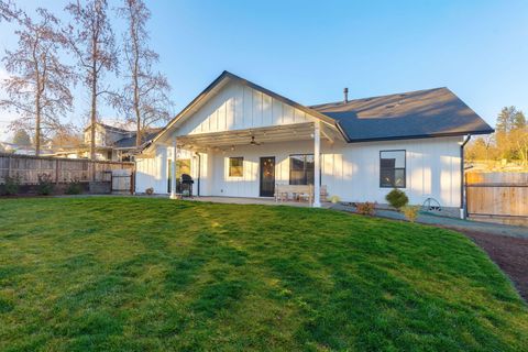 Tiny photo for 1645 NW Williamsburg Drive, Grants Pass, OR 97526 (MLS # 220214039)