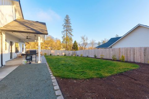 Tiny photo for 1645 NW Williamsburg Drive, Grants Pass, OR 97526 (MLS # 220214039)