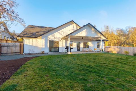 Tiny photo for 1645 NW Williamsburg Drive, Grants Pass, OR 97526 (MLS # 220214039)
