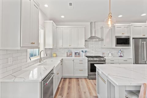 Tiny photo for 1645 NW Williamsburg Drive, Grants Pass, OR 97526 (MLS # 220214039)