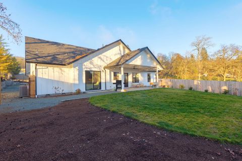 Tiny photo for 1645 NW Williamsburg Drive, Grants Pass, OR 97526 (MLS # 220214039)