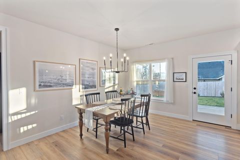 Tiny photo for 1645 NW Williamsburg Drive, Grants Pass, OR 97526 (MLS # 220214039)