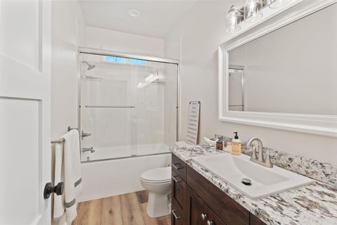 Tiny photo for 1645 NW Williamsburg Drive, Grants Pass, OR 97526 (MLS # 220214039)