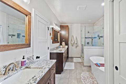 Tiny photo for 1645 NW Williamsburg Drive, Grants Pass, OR 97526 (MLS # 220214039)