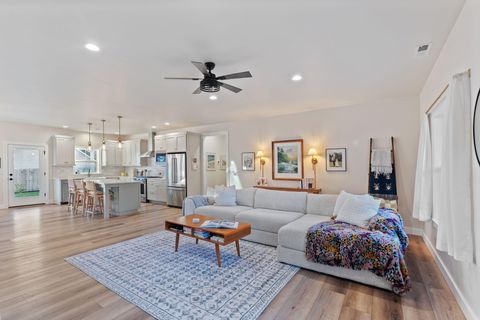 Tiny photo for 1645 NW Williamsburg Drive, Grants Pass, OR 97526 (MLS # 220214039)