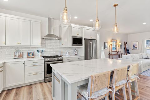 Tiny photo for 1645 NW Williamsburg Drive, Grants Pass, OR 97526 (MLS # 220214039)