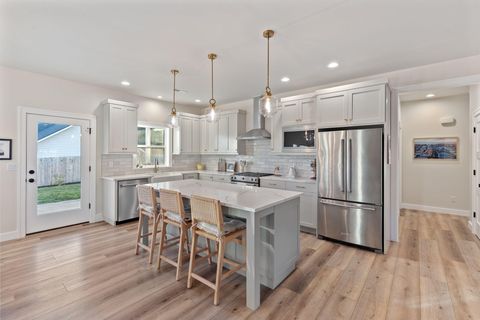 Tiny photo for 1645 NW Williamsburg Drive, Grants Pass, OR 97526 (MLS # 220214039)