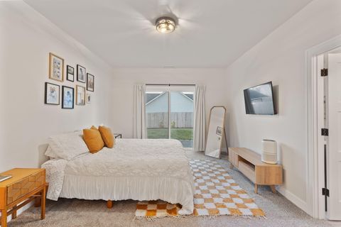 Tiny photo for 1645 NW Williamsburg Drive, Grants Pass, OR 97526 (MLS # 220214039)