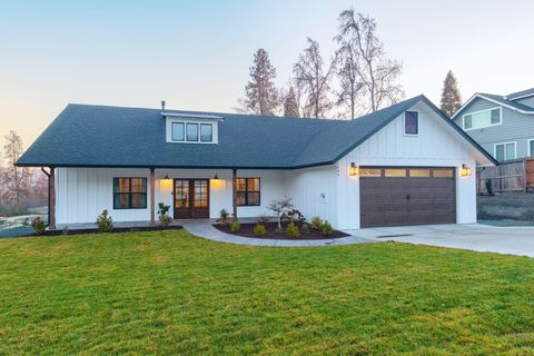 Tiny photo for 1645 NW Williamsburg Drive, Grants Pass, OR 97526 (MLS # 220214039)