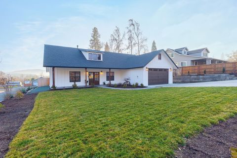 Tiny photo for 1645 NW Williamsburg Drive, Grants Pass, OR 97526 (MLS # 220214039)