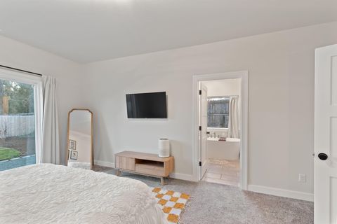 Tiny photo for 1645 NW Williamsburg Drive, Grants Pass, OR 97526 (MLS # 220214039)