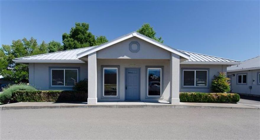 Desirable Free-Standing office building in the very well kept Town Centre office park. Great location - 1 block from Biddle & McAndrews, one of the highest traffic-count intersection in the City... Great opportunity to buy for less per month than rent for comparable buildings. Already divided into reception, offices, suites and conference room...